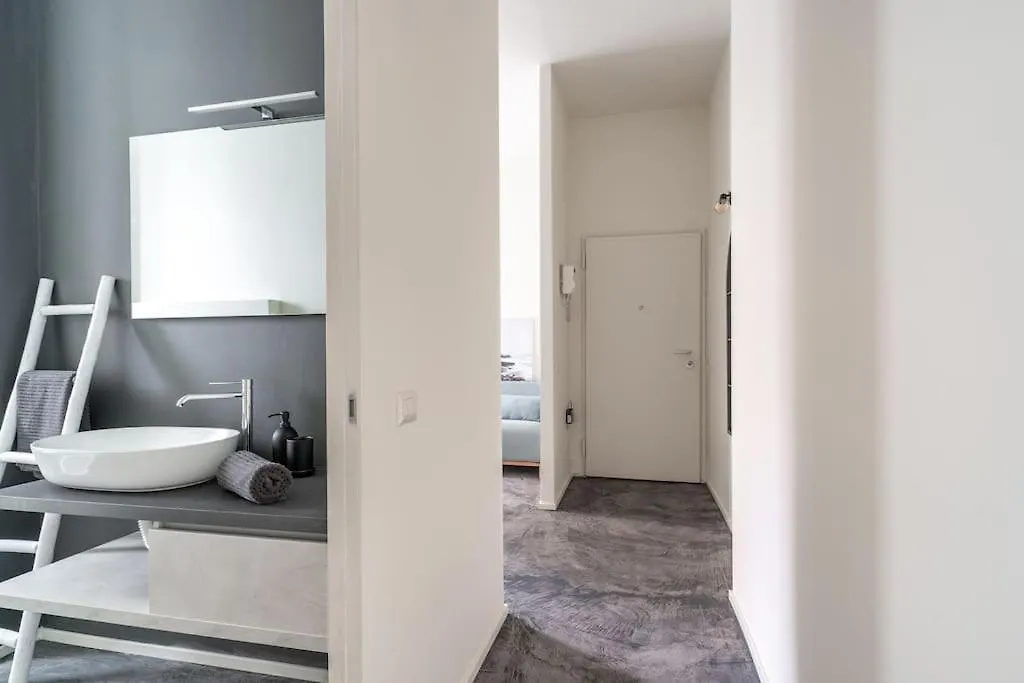 Apartment Giorgina'S One Bedroom 20 Minuts Walking To Duomo Milan Italy